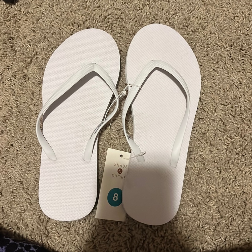 Target flip flops brand new| size 8